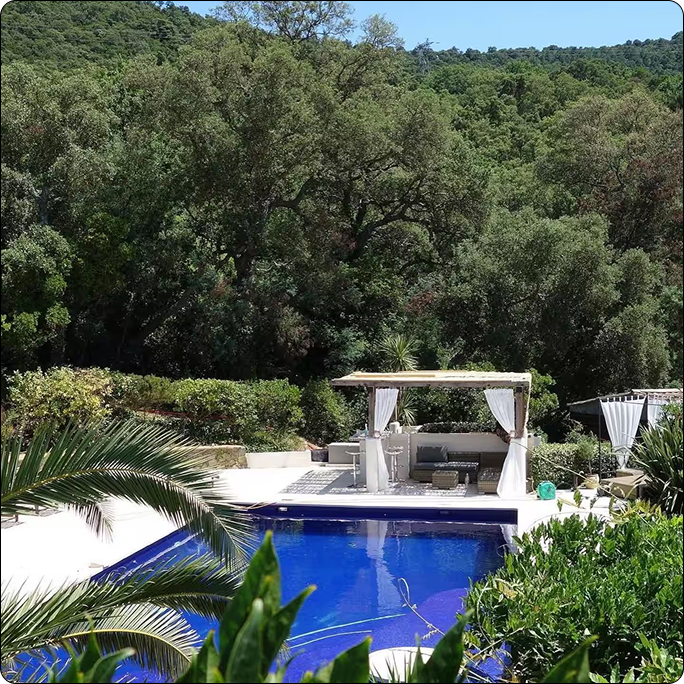 A private setting, with the Riviera within easy reach